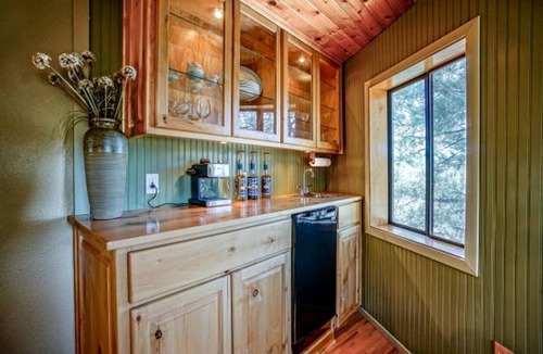 Parks Cottage | Spacious and Unique Cottage with a Treehouse in Williams, Arizona, Perfect for a Family-Friendly Trip to the Grand Canyon