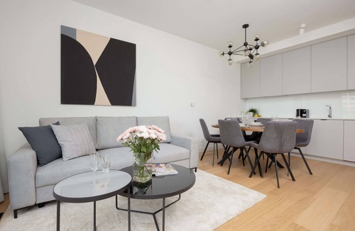 Mirow Apartment | Spacious Apartment | Parking | Center | Desk