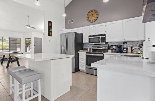 Scottsdale Vista North House | Spacious beautiful ranch house, hot tub & basketball court, near WestWorld, TPC.