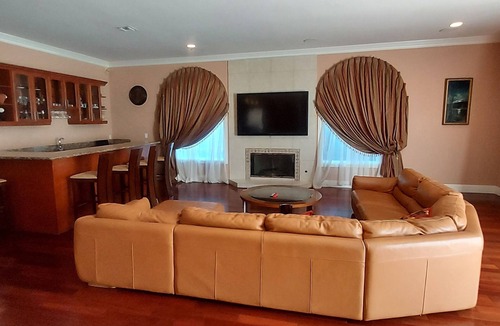 Encino House | Spacious beautiful house with a swimming pool