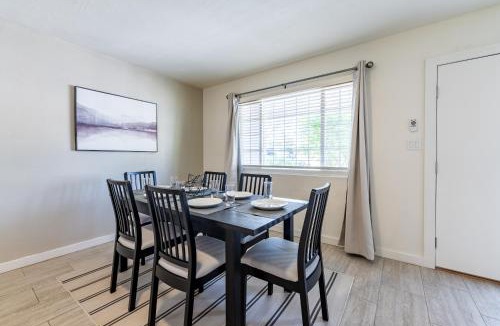 Southwest Village House | Spacious, child-friendly home, 5 Min to Old Town!