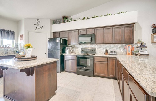 Yuma House | Spacious Clean Pet-friendly Family Townhome