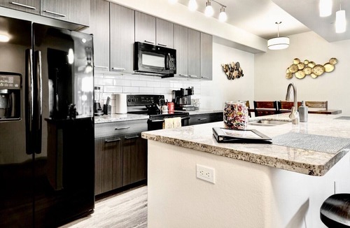 Arrowhead Ranch Apartment | ❤️Spacious Condo☞Desert Views⚫️Full Kitchen☞Pool☞Westgate☞Glendale☞WiFI/EV 🔌 FREE
