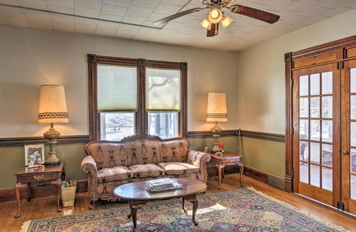 Backus House | Spacious Home Easy Walk to Pine Mtn Lake!