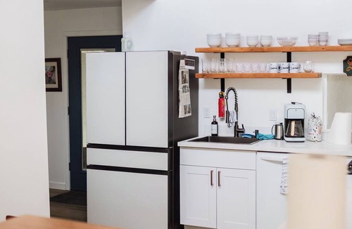 Globe House | Spacious Home in Central Globe 3 BR near Downtown