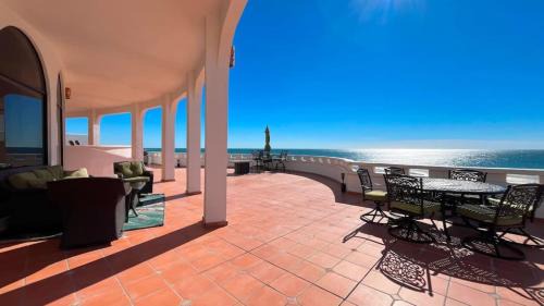 Las Conchas House | Spacious Home in Las Conchas Villa de la Playa