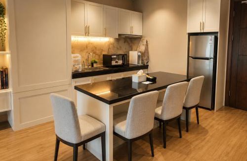 Kesawan Apartment | Spacious Modern 2BR at The Reiz Suites City Center