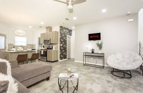 Edinburg Villa | ✅ Spacious Quiet Luxury Home Fast WiFi King Beds ✅