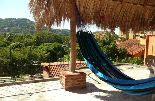 Zihuatanejo House | Spacious room 2 blocks from Playa La Ropa Zihuatanejo