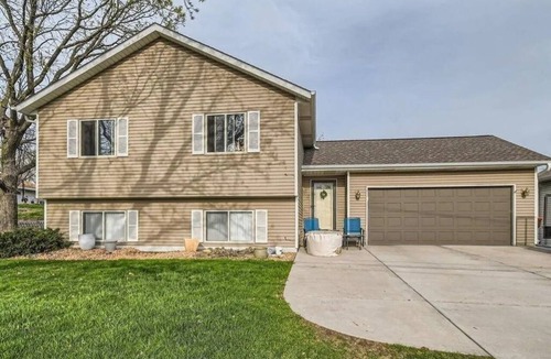 Maplewood House | Spacious Slit-Level Home, Large Fenced in Yard