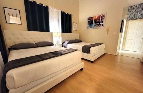 Pico - Robertson Apartment | Spacious studio with two queen beds near Beverlywood 5 minutes to Rodeo Drive