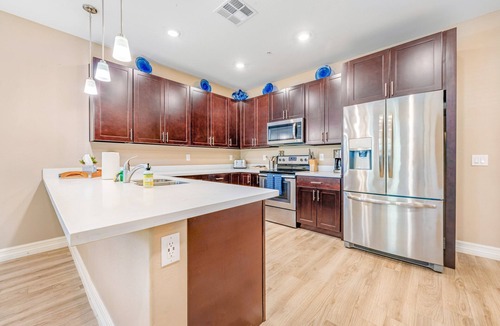 East Mesa House | Spacious townhouse with fast WiFi, central AC, washer/dryer, pool, & hot tub