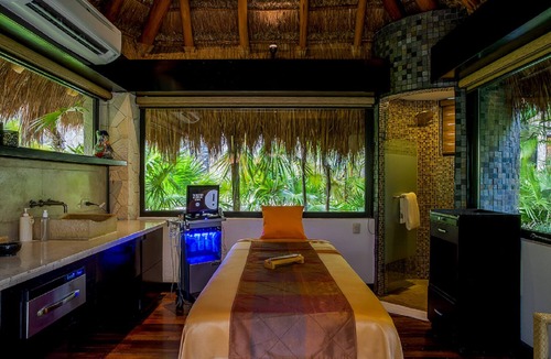 Playa Mujeres Apartment | Spacious Two Bedroom Residence at Villa Del Palmar Cancun