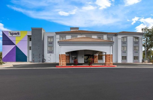 Glendale Hotel | Spark by Hilton Phoenix-Glendale-Peoria