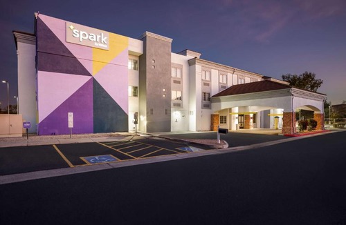 Glendale Hotel | Spark by Hilton Phoenix-Glendale-Peoria