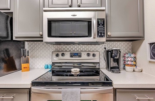 South Scottsdale Condo | Sparkling Pool*Corner Unit*Walk Everywhere*