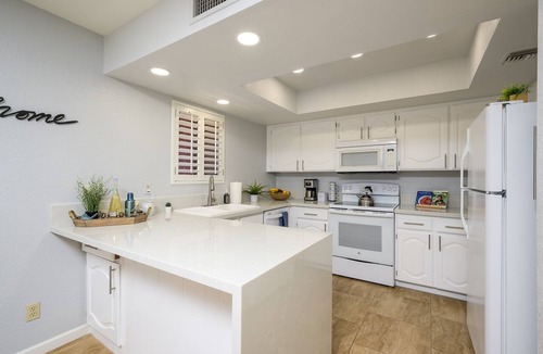 Paradise Valley Village Condo | Splendid, Cozy Condo - Amazeballs Paradise Valley Village Neighborhood !