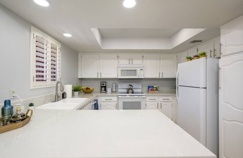 Paradise Valley Village Condo | Splendid, Cozy Condo - Amazeballs Paradise Valley Village Neighborhood !