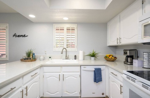 Paradise Valley Village Condo | Splendid, Cozy Condo - Amazeballs Paradise Valley Village Neighborhood !