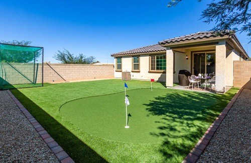 Glendale House | Sports Lovers Walk To Fun! Golfers Paradise!