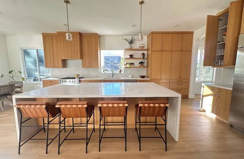 Val Verde House | Sprawling 5 Acre Mansion with State of the Art Golf Simulator + Pickleball Court