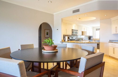 Zona Hotelera Condo | Spring Savings! Chic Beach Condo/Prime San José Hotel Zone Location.