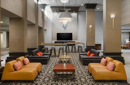 Phoenix Hotel | Standard 2 Queens at Crowne Plaza Phoenix Airport - Near Airport with Pool