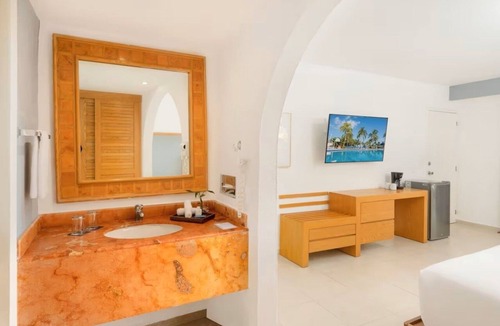 Punta Cancun Hotel | Standard | Beachscape Kin Ha | Cozy Sea Retreat for Peaceful Nights