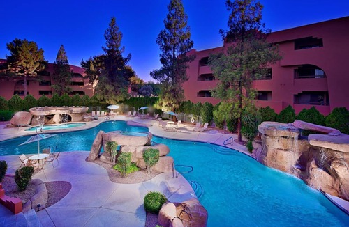 Paradise Valley Village Condo | Stay in Paradise with Everything at your Fingertips!