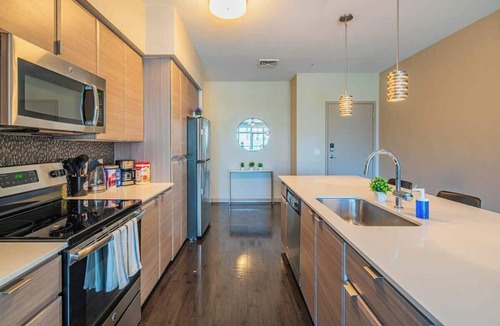 Evans Churchill Apartment | Stay Near DT PHX Balcony,W D,Pool,Gym,Parking