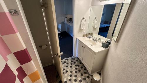 Westwood Apartment | Steps from UCLA Westwood 1 Bd 1Ba