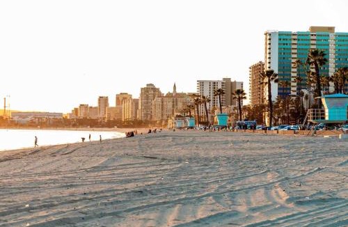 Belmont Shore Apartment | Steps to the Beach - Games - Free Parking