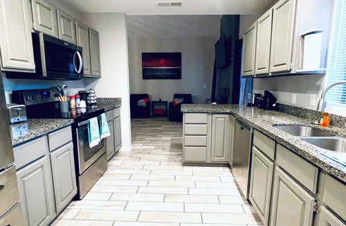 Villa De Paz House | StoneHeart Hidden Gem is a 3-bedroom house in Phoenix with AC, WiFi & Pool