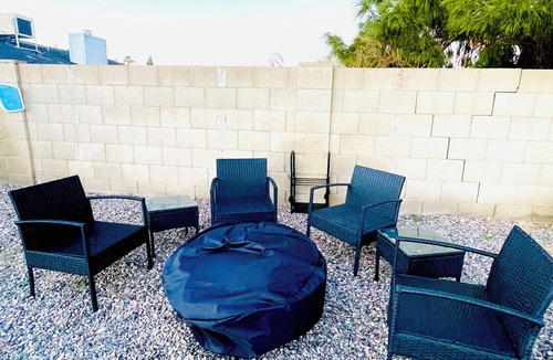 Villa De Paz House | StoneHeart Hidden Gem is a 3-bedroom house in Phoenix with AC, WiFi & Pool
