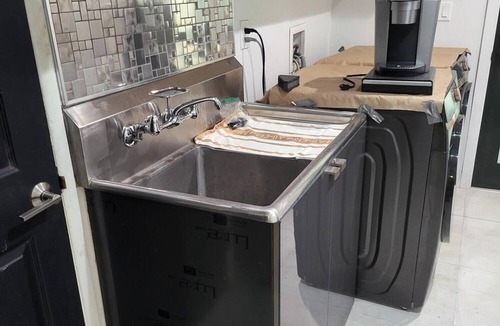 Northridge Apartment | Studio/1BD/Full BTH/Queen Bed/Parking/WIFI/Utilities
