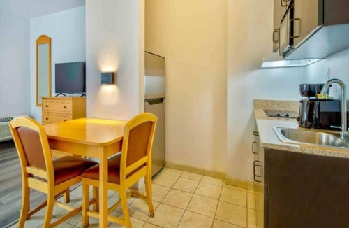Oildale Hotel | Studio 6 Bakersfield 2 Full Beds | Smoki