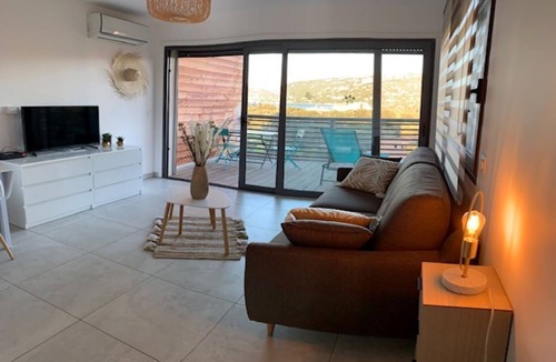 Porto-Vecchio Apartment | Studio de charme, Sea view, Port de Porto Vecchio, Swimming pool Terrace Parking WIFI