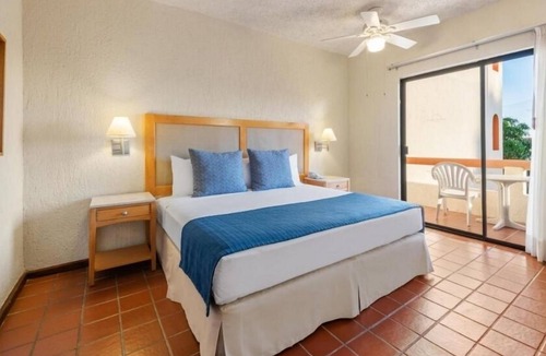 Campo de Golf Fonatur Hotel | Stunning 2BR Condo Near Las Palmas Park