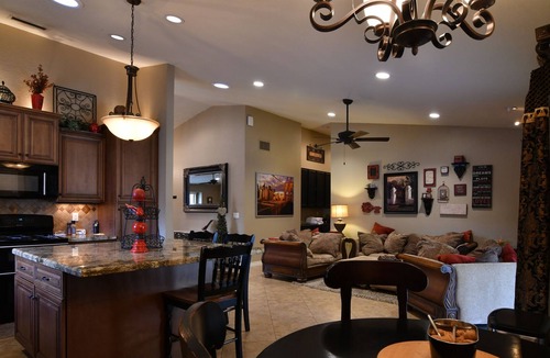 Val Vista Lakes House | Stunning 4 bdr (2 Masters) sleeps 11+ single story w/Pool in Val Vista Lakes