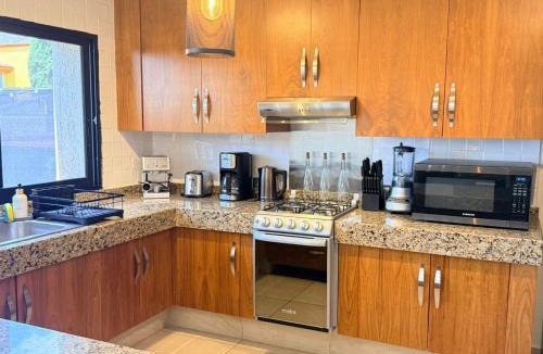San Antonio Tlayacapan House | Stunning Ajijic Lake Chapala 2 Bdrm-AC-Bikes-Gym-Pickleball Court-Golf Cart