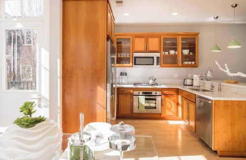 Fillmore District House | STUNNING EXECUTIVE 3 BEDROOM HOME WITH ATTACHED GARAGE