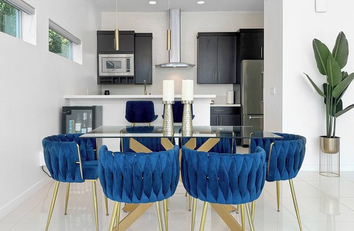 Chino Canyon House | Stunning Modern Oasis - Heated Pool & Spa · Mountain Views · 5min to Downtown!