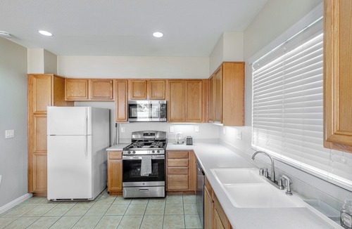 Southridge Village House | Stunning Mountain View 6 bedroom House