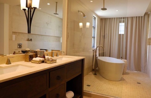 Los Cangrejos II y III Resort | Stunning Ocean View Penthouse with golf access