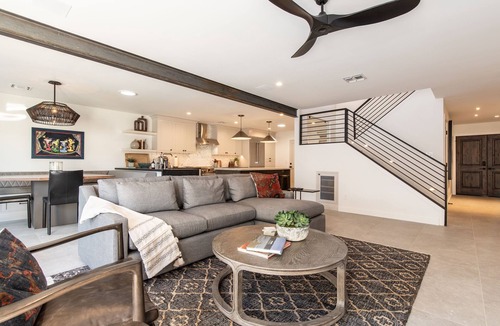 South Scottsdale House | STUNNING RENOVATION! ALL NEW! McCormick Ranch 3 King Beds Garage HTD Pool