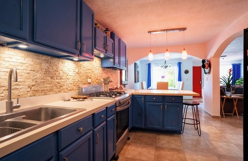 Cancun House | STUNNING SKY DECK/FERRY & BEACH 2min/POOL/SLEEPS 5-16/24-7 SECURITY/GARDEN PATIO