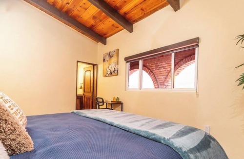 San Antonio del Mar Bed & Breakfast | Stunning sunsets|Close to Beach|fireplace|Wi-Fi
