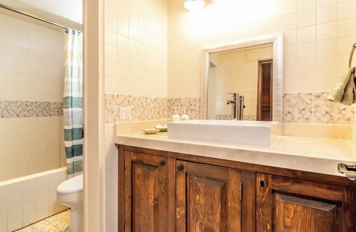 San Antonio del Mar Bed & Breakfast | Stunning sunsets|Close to Beach|fireplace|Wi-Fi