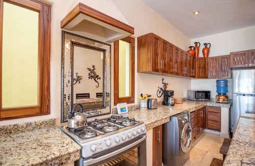 Almacen Condo | Stunning Views! Amazing Breezes! 5-10 minutes from town!