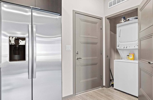 La Buena Vida Apartment | Stunning Westgate CozySuites by stadium w/pool 3